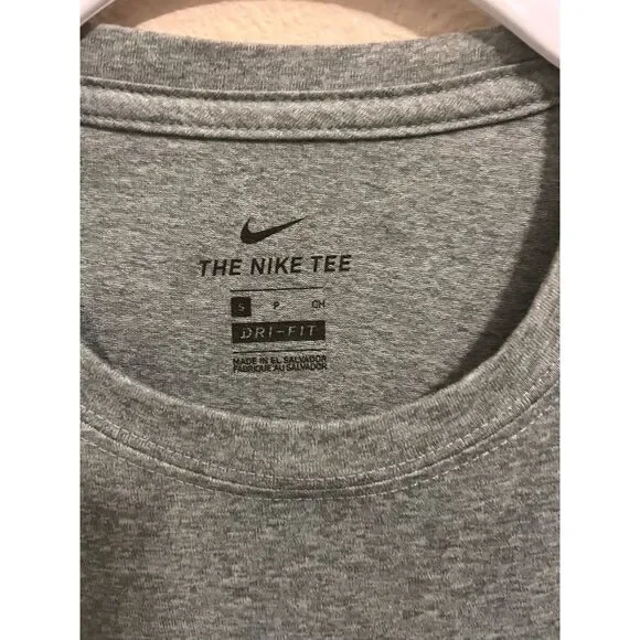 Nike Black Athletic Jerseys with Iconic Swoosh - Picture 6 of 6